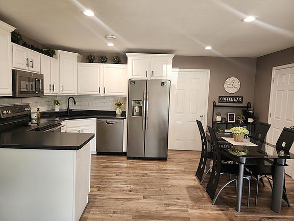 4th image of 2833 Holiday Dr #3