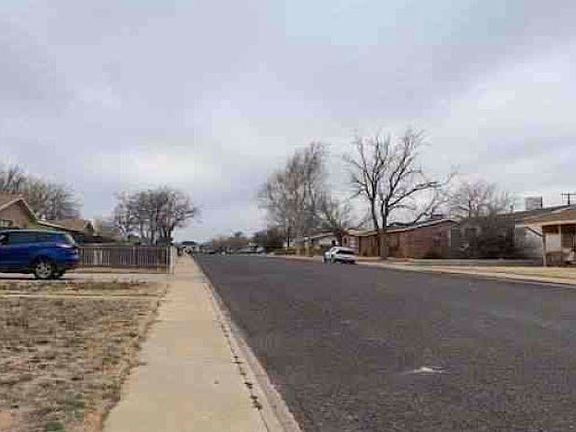 2nd image of 610 E 55th St