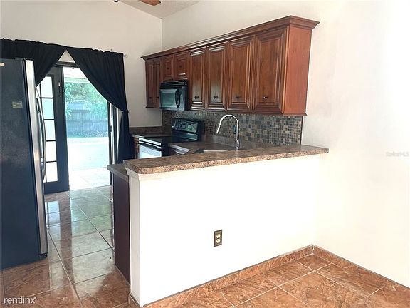 4th image of 1326 Oak Grove Ct