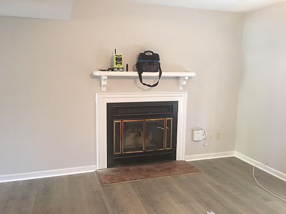 2nd image of 40 Mellon St