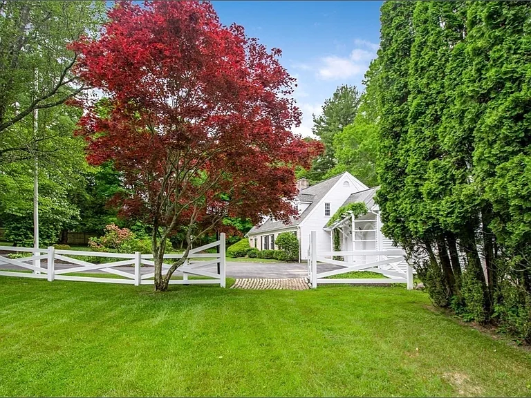 107 Farm St — Photo 13