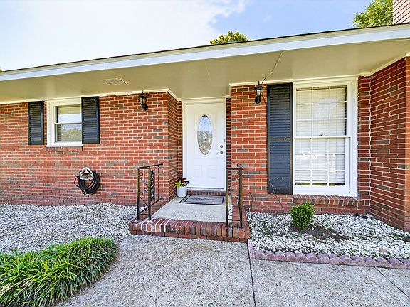 2nd image of 1606 Melanie Ln