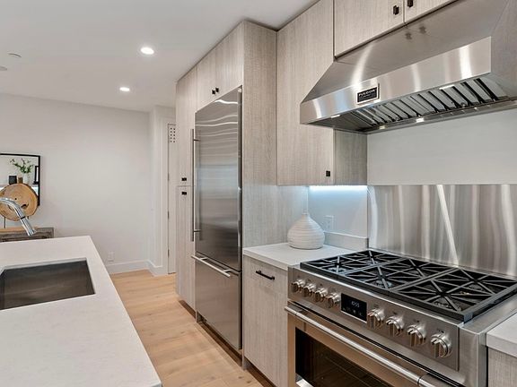 4th image of 2444 Van Ness Ave APT 4