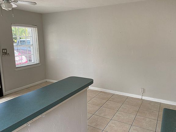 4th image of 930 N 16th Ave