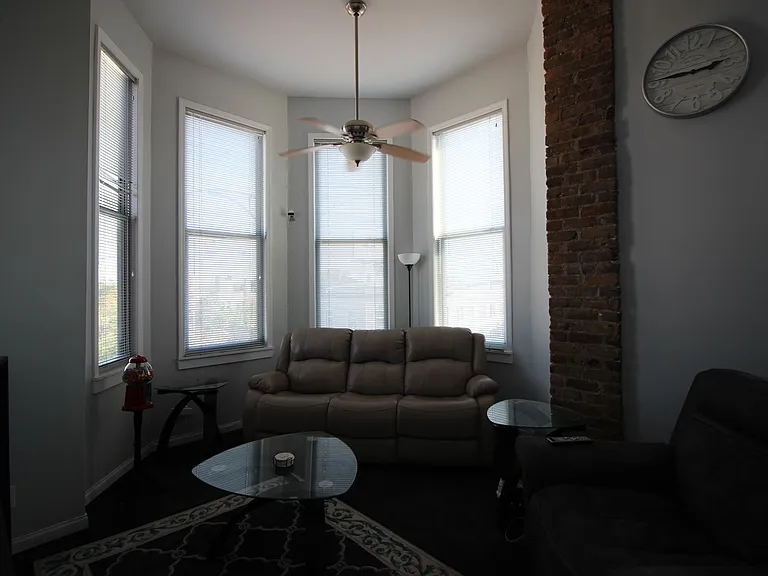 7044 N Clark St #2A — Photo 2