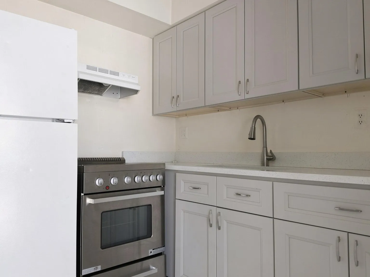 1 bed, 1.0 bath, 4094 sqft, $1,650 — Photo 3