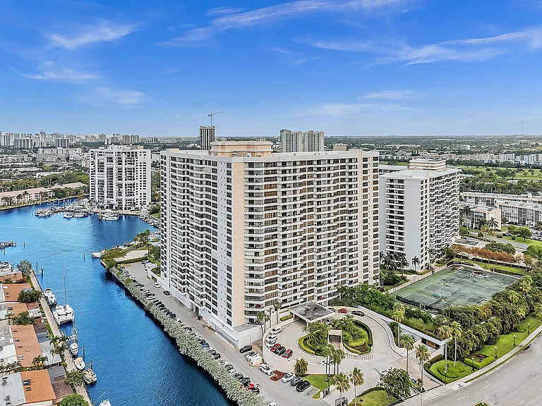 2500 Parkview Dr #1219 — Photo 44