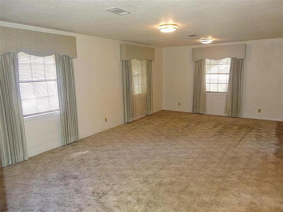 5th image of 4300 Dogwood St