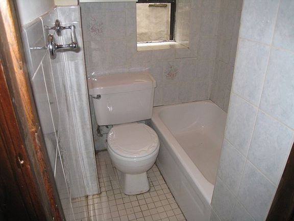 4th image of 329 Bedford Ave #1B2