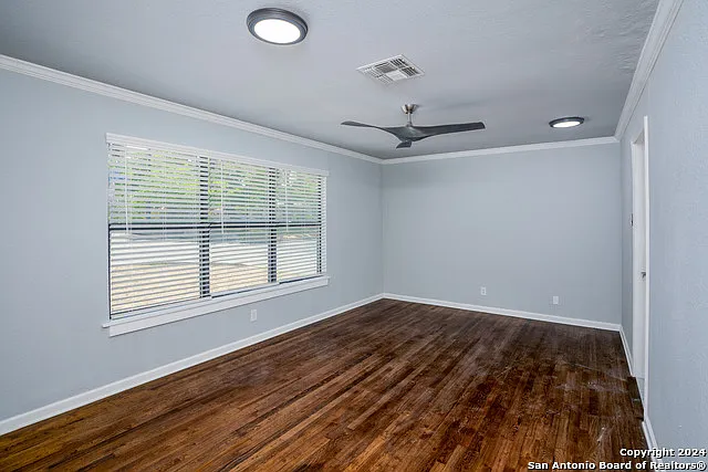 1403 N Ctr — Photo 11