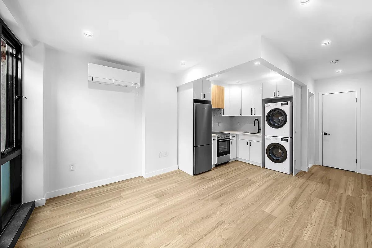 378 Kosciuszko St — Photo 1