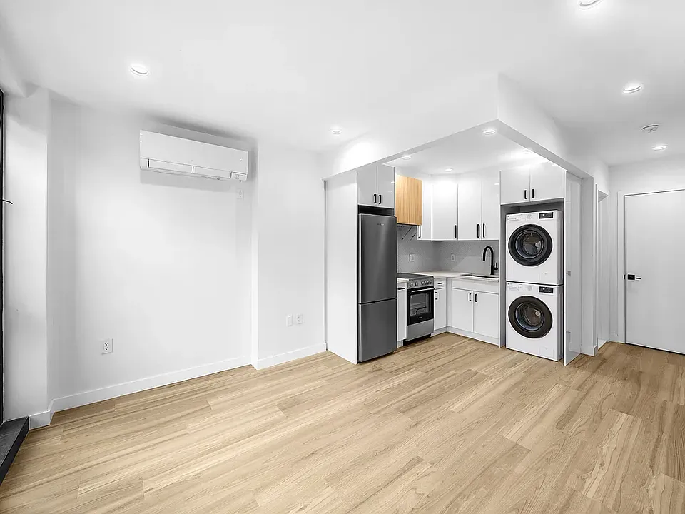 378 Kosciuszko St #1