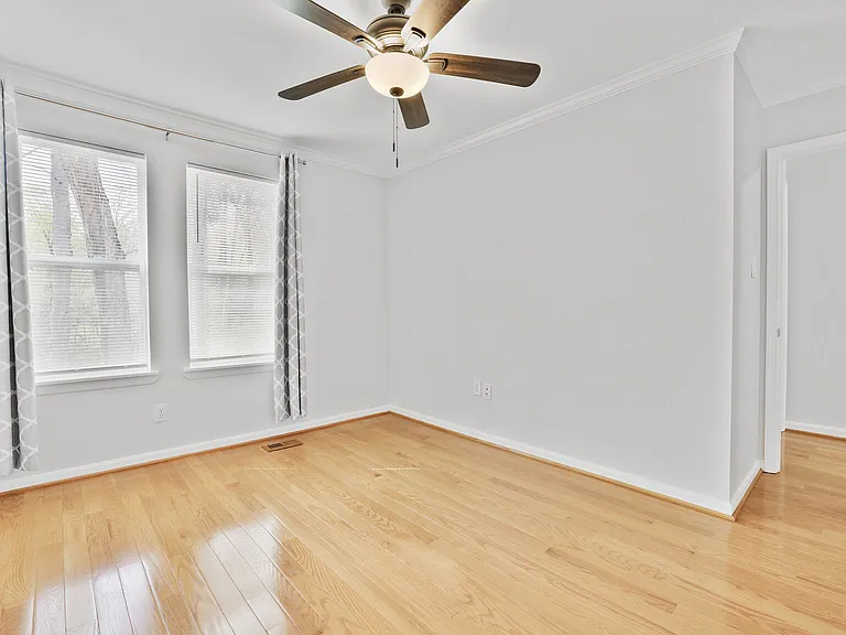 Upper Level - Bedroom 01
