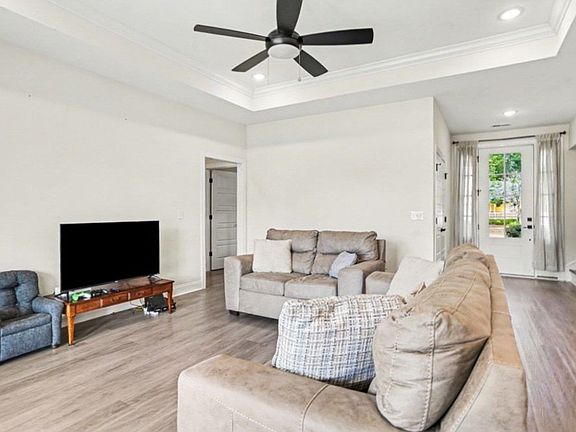3rd image of 1018 Dublin Dr.