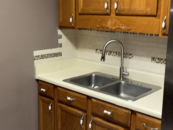 4th image of 628 Kellam Cir