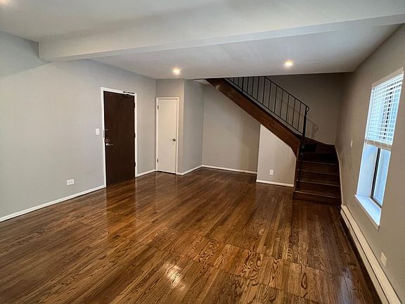 2nd image of 2115 N Sedgwick St APT 3C