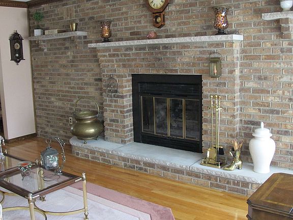 4th image of 70 W Cedarview Ave