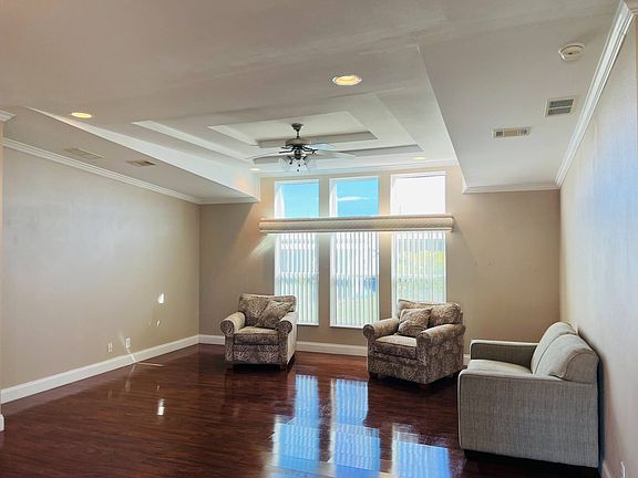 2nd image of 201 Coral Ln