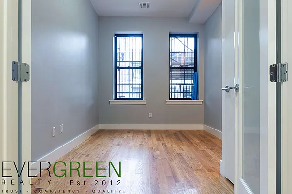 Rented by Evergreen Apartments BK | media 38
