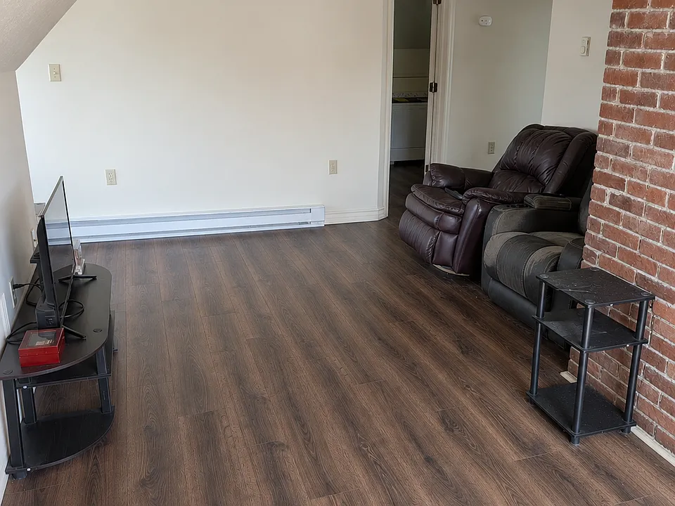 524 Pike St #3