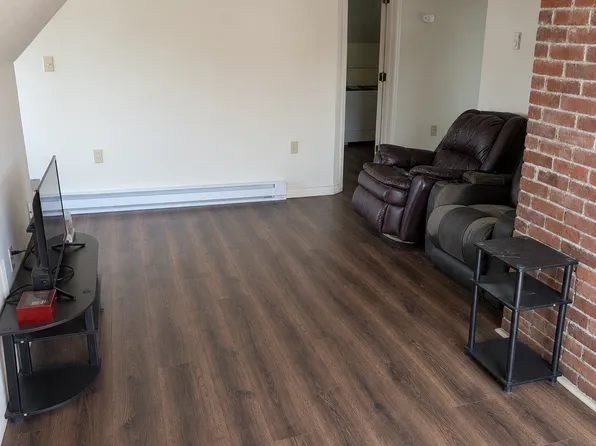 524 Pike St #3, Meadow Lands, PA 15347
