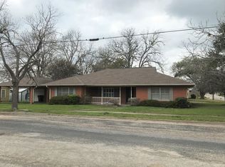 501 Baumgarten St, Schulenburg, TX 78956