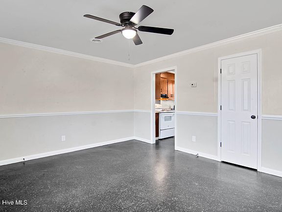 3rd image of 1007 Davis St