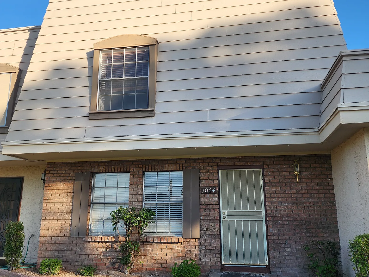 1004 E Bendix Dr — Photo 1