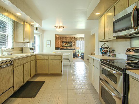 5th image of 4224 Yorkshire Ln