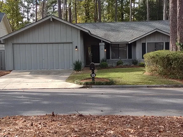 13 Village Green Cir, Savannah, GA 31411