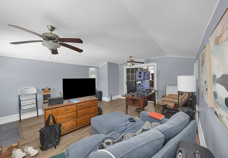 331-335 N Olive St #333 — Photo 3