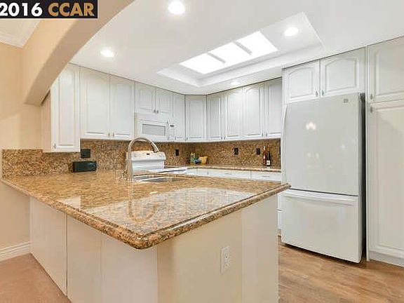 2nd image of 2533 Pine Knoll Dr Unit 1