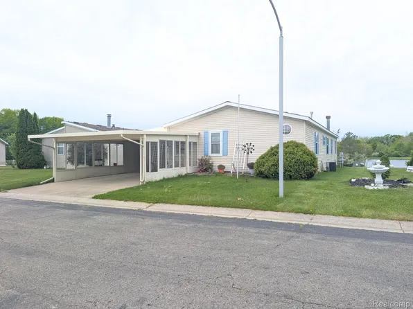 772 Hawick Cir, Mount Morris, MI 48458