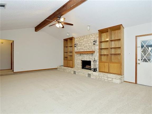 3rd image of 1104 Lakewood Ln