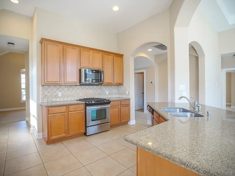 2 Hadlock Pl — Photo 21