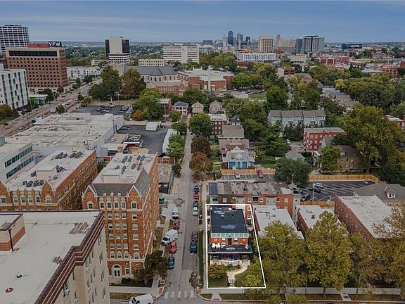 4th image of 220 W Armour Blvd