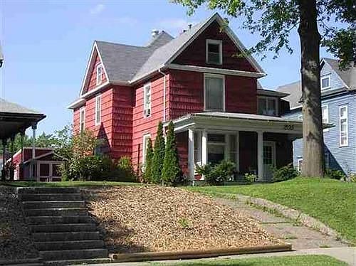 1st image of 205 W Woodland Ave
