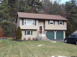 25 Penny Royal Rd, Malta, NY 12020
