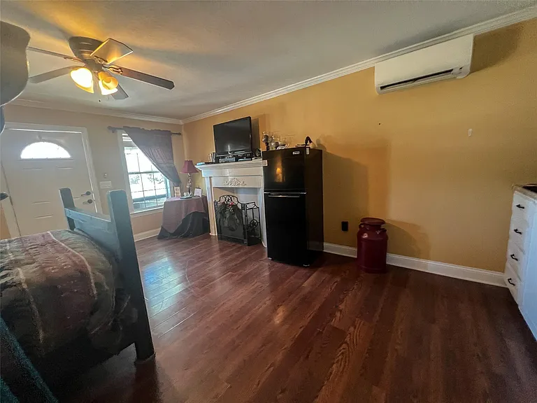 9500 Mayfield Ave #C — Photo 9