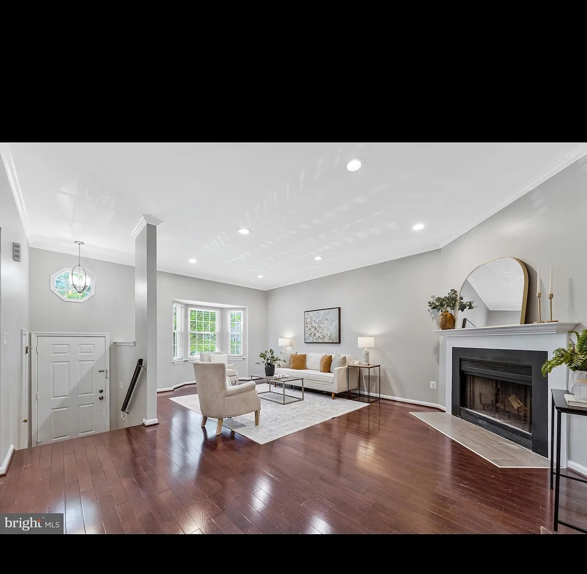 3 bed, 3.5 bath, 2029 sqft, $3,350 — Photo 2