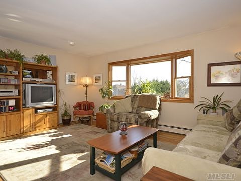 2nd image of 3 Lenore Ct