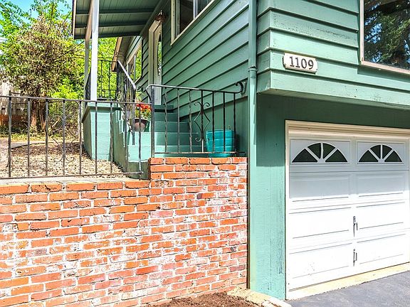 3rd image of 1109 Charman St