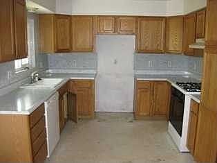 2nd image of 1821 Jamestown Dr