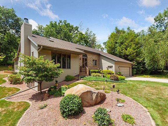 2nd image of 1807 Royal Oaks Dr