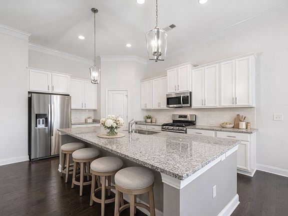 3rd image of 142 Fitzsimmons Dr