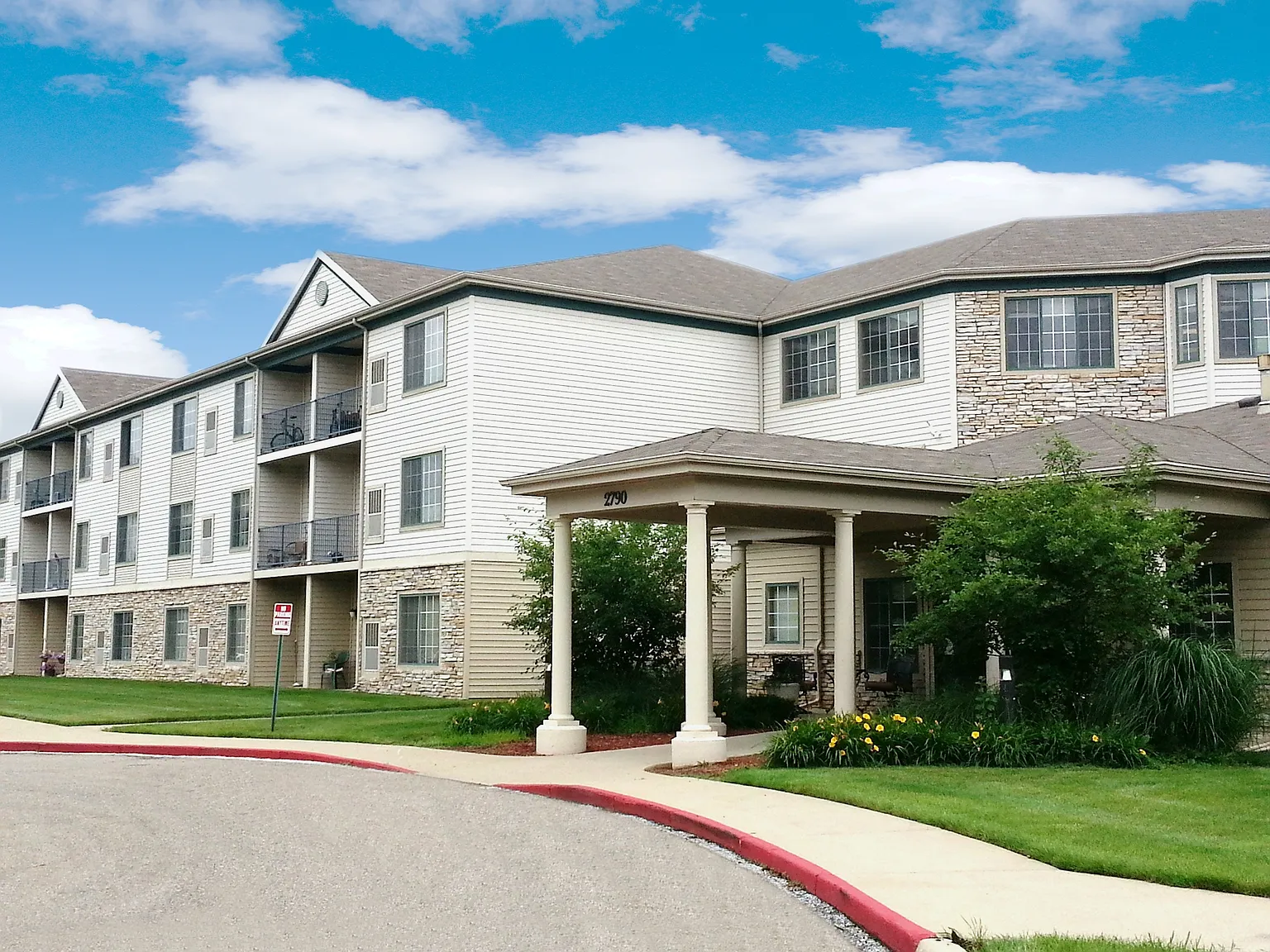 Meridian Stratford Place Senior 55+ Apartments — Photo 2