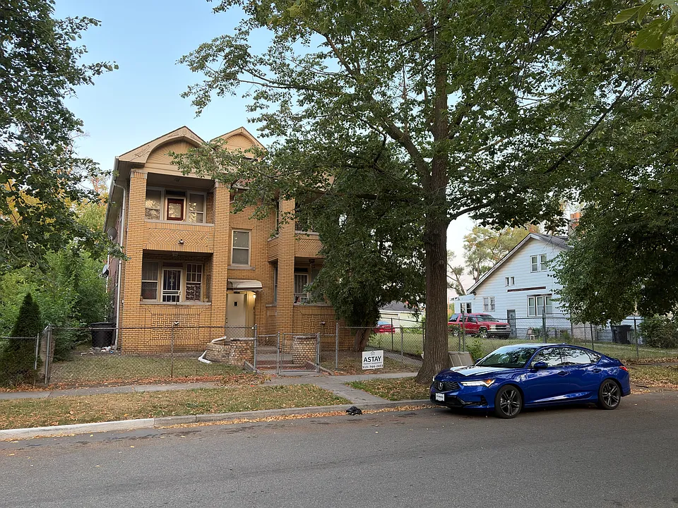 11391 Belleterre Ave #2S