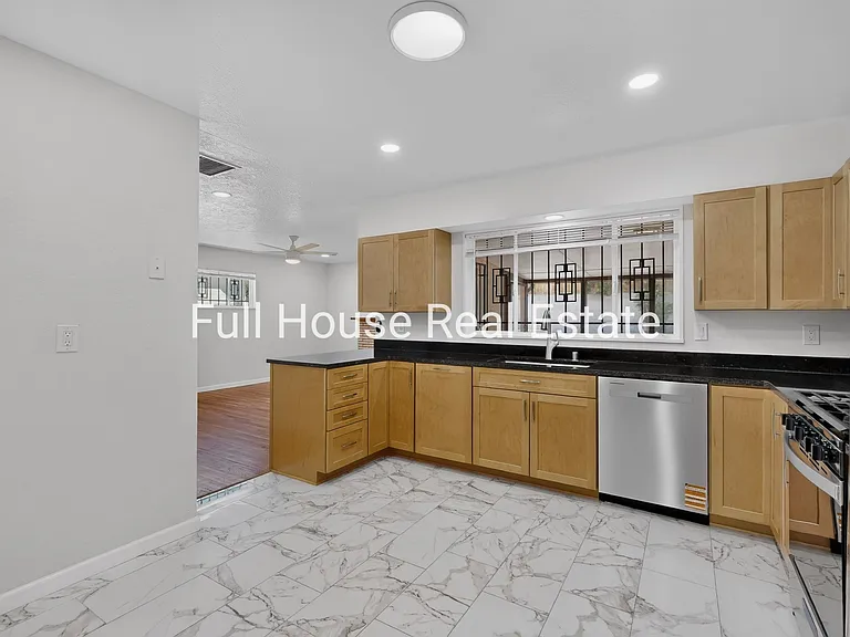3500 Pitt St NE — Photo 10