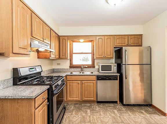 5th image of 1125 Blackhawk Dr