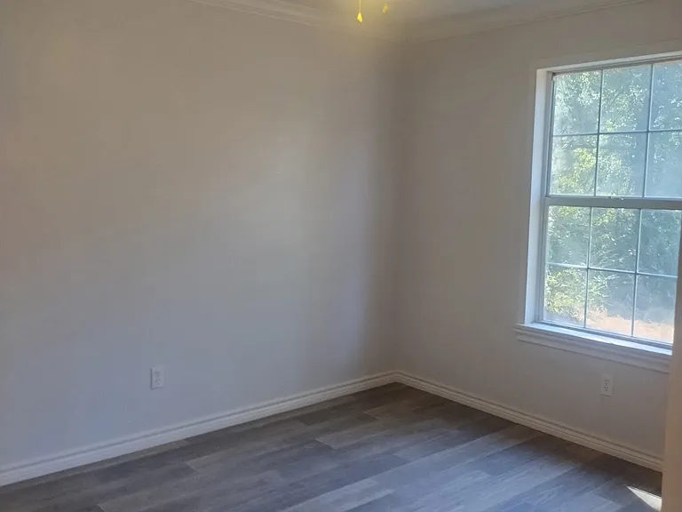 855 Aldredge Cir — Photo 4